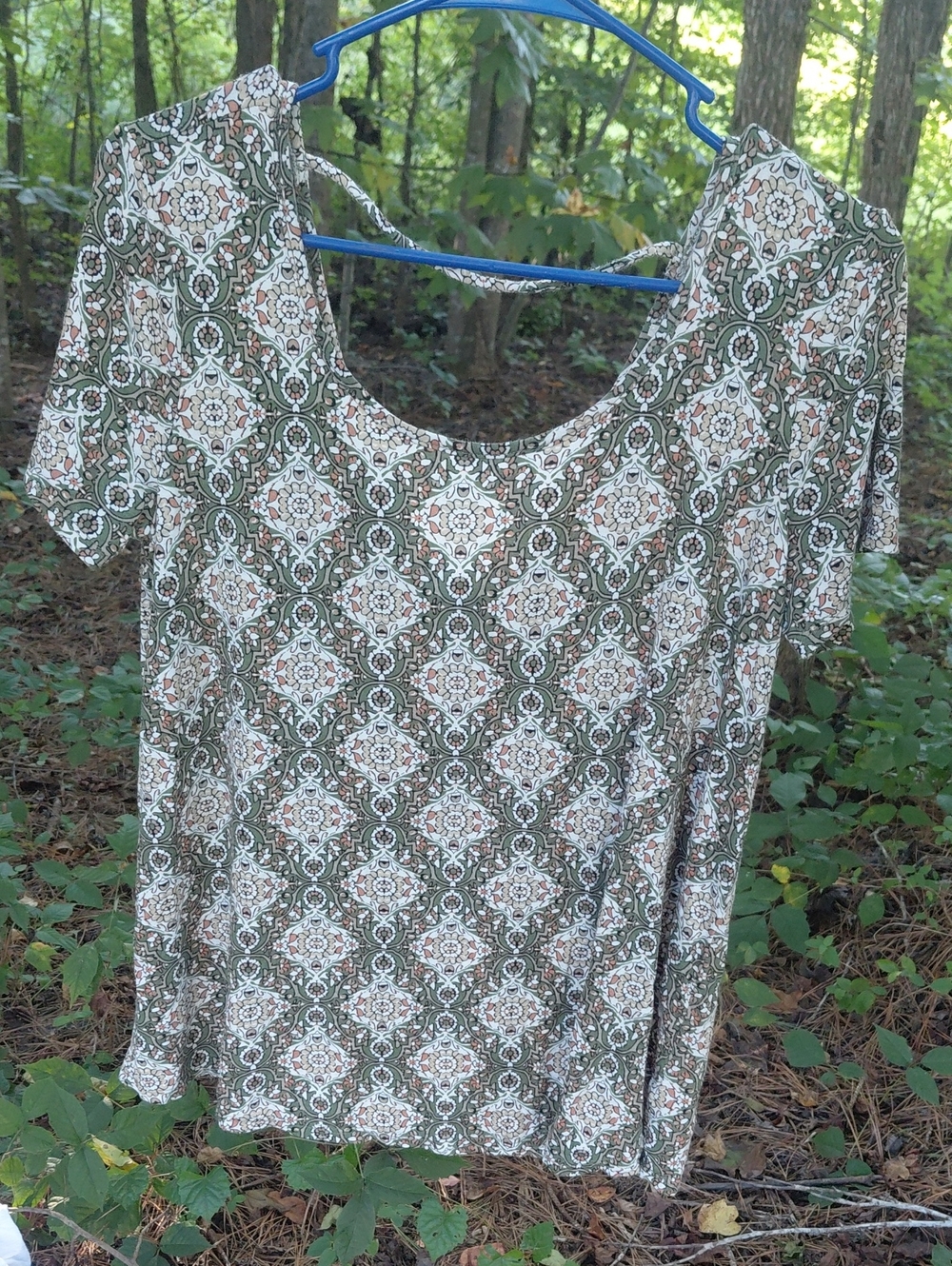 nine britton Olive and Cream Short Sleeve Scoop Neck Top